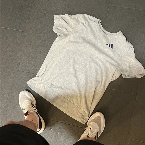 Adidas Gray T-Shirt - Picture 3 of 11